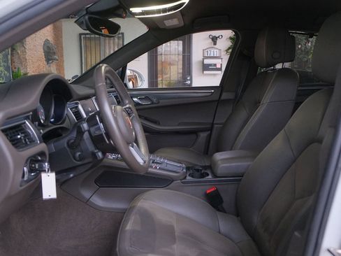 Used 2017 Porsche Macan S image 12