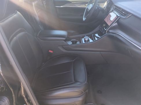 Used 2024 Jeep Grand Cherokee L Limited w/ Luxury Tech Group II image 23