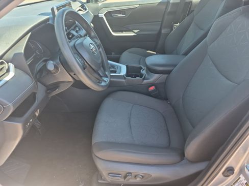 Used 2025 Toyota RAV4 XLE AWD/4WD image 17
