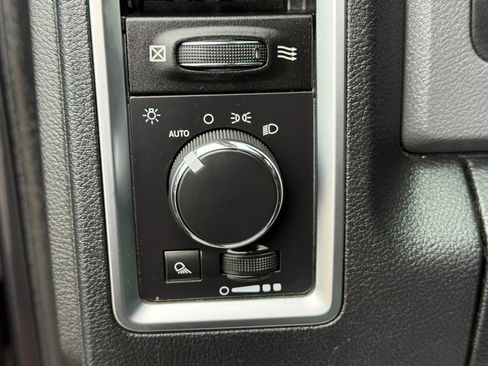 Used 2016 RAM 1500 Classic SLT RWD image 28