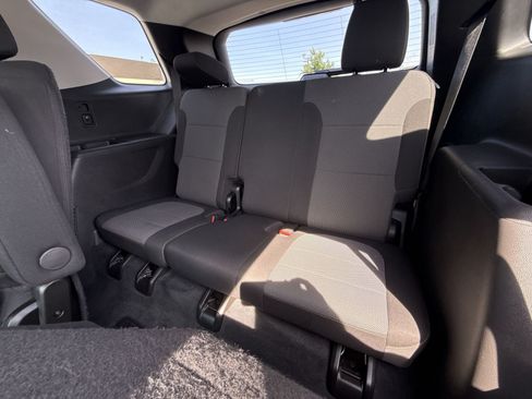 Used 2021 Chevrolet Traverse LT FWD image 26