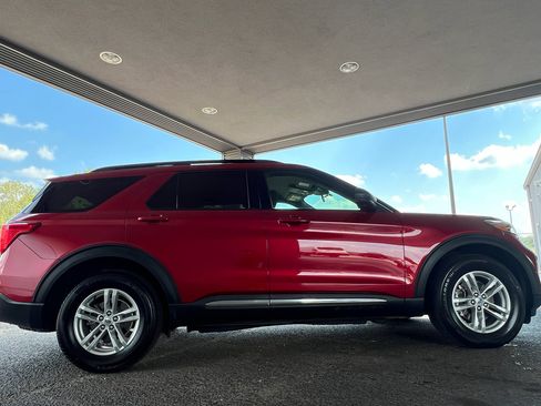 Used 2022 Ford Explorer XLT image 9