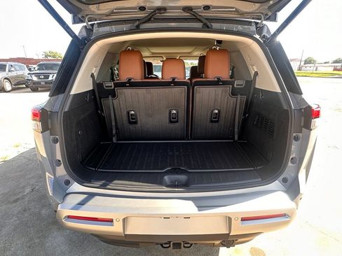 Certified 2025 Nissan Pathfinder Platinum AWD/4WD image 6
