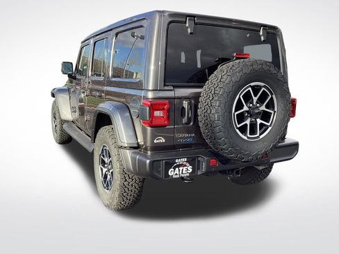 Used 2025 Jeep Wrangler Unlimited Sahara image 7