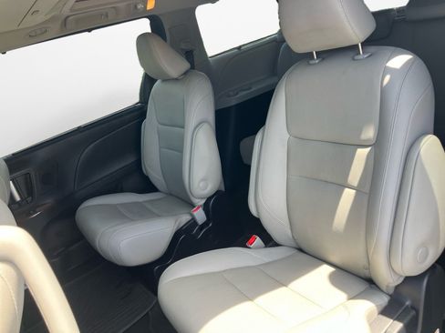 Used 2020 Toyota Sienna Limited Premium AWD/4WD image 15