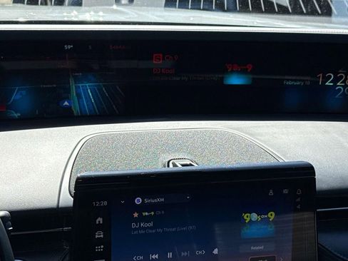 Used 2025 Lincoln Nautilus Reserve w/ Jet Appearance Package image 21