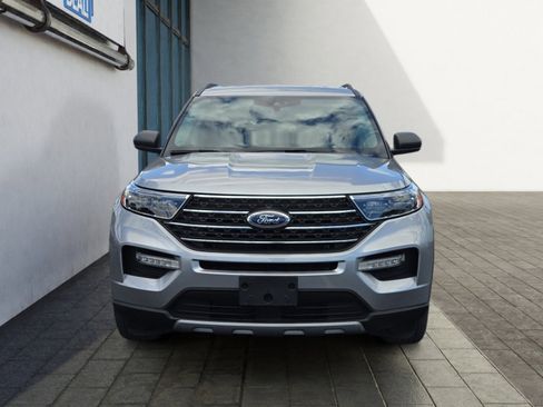 Used 2023 Ford Explorer XLT w/ Equipment Group 202A AWD/4WD image 8