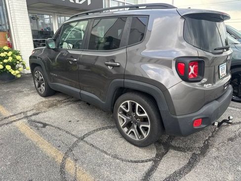 Used 2018 Jeep Renegade Latitude w/ Advanced Technology Group FWD image 5