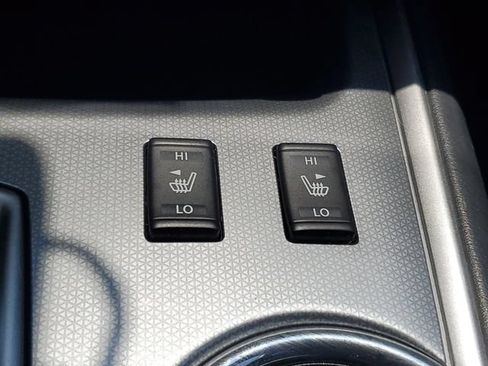Used 2019 Nissan Pathfinder SL AWD/4WD image 4