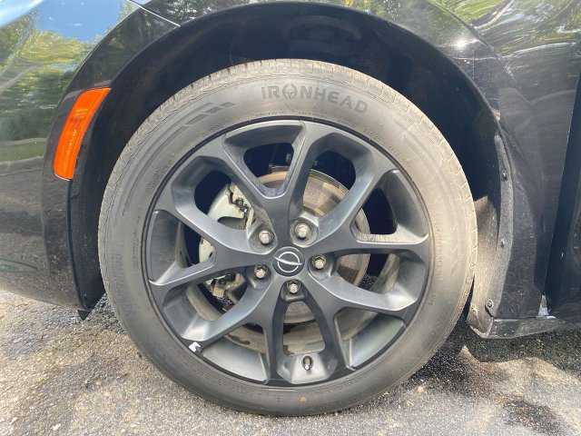 Used 2025 Chrysler Pacifica Limited FWD image 32