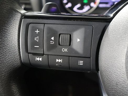 Used 2023 Nissan Rogue SV image 32