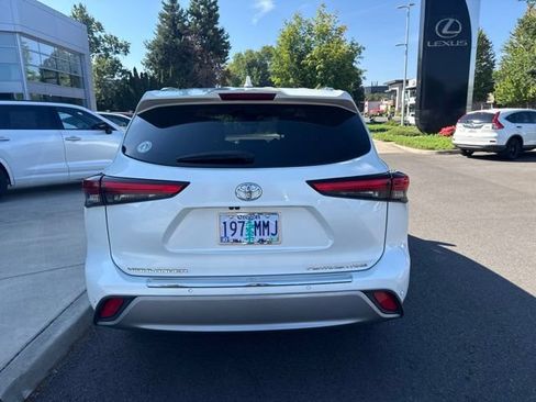 Used 2020 Toyota Highlander Platinum AWD/4WD image 6