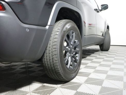 Used 2023 Jeep Cherokee Altitude Lux image 10