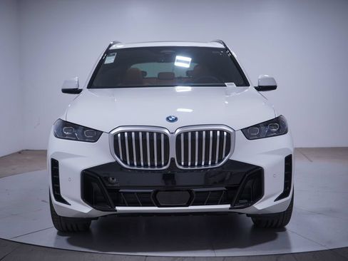 Used 2026 BMW X5 xDrive50e w/ M Sport Package AWD/4WD image 4
