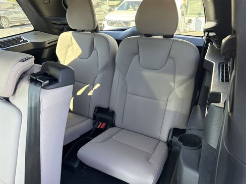 New 2026 Volvo XC90 B6 Plus w/ Protection Package Premier image 15