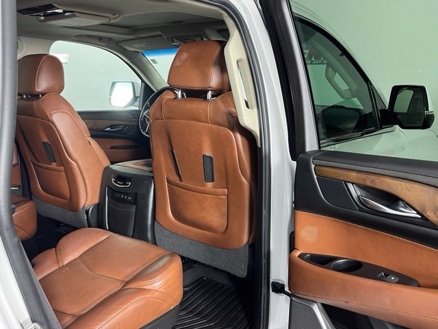 Used 2018 Cadillac Escalade Luxury AWD/4WD image 33