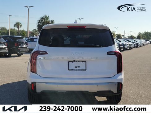 Certified 2024 Kia Telluride LX FWD image 5