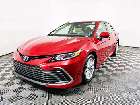 Used 2024 Toyota Camry LE image 7