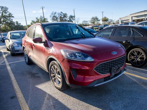 Used 2020 Ford Escape SE image 6