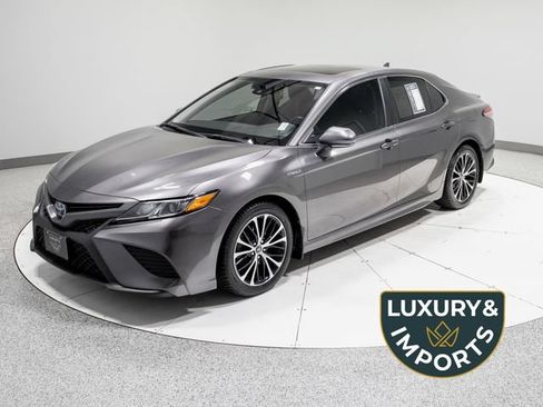 Used 2019 Toyota Camry Hybrid FWD image 1