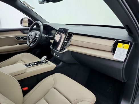 New 2026 Volvo XC90 T8 Plus w/ Protection Package Premier AWD/4WD image 17