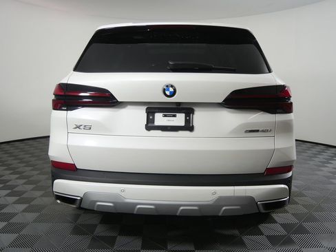 Used 2026 BMW X5 sDrive40i image 4