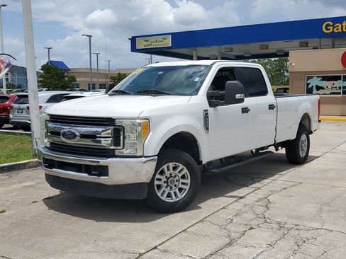 Used 2017 Ford F350 XLT image 2