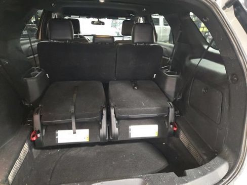 Used 2019 Ford Explorer XLT w/ Equipment Group 202A AWD/4WD image 11