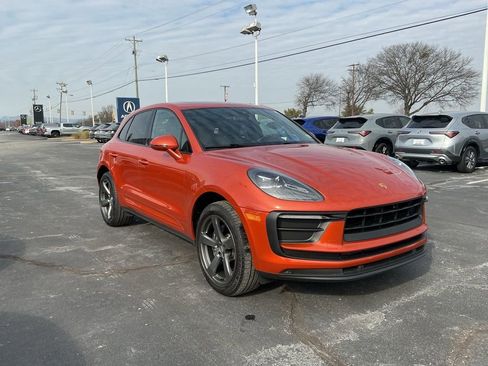 Used 2022 Porsche Macan Base image 6