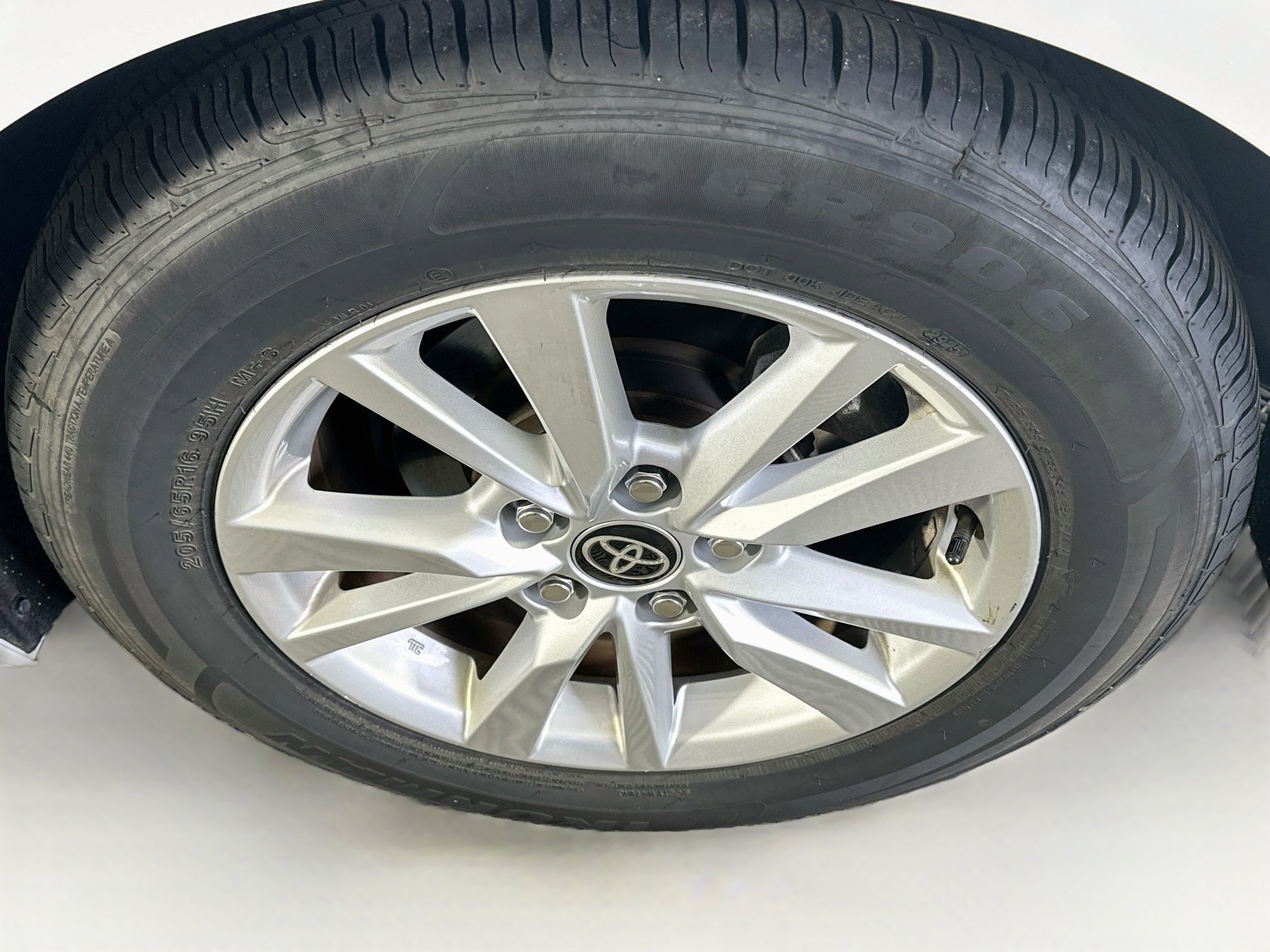 Used 2025 Toyota Camry LE FWD image 11