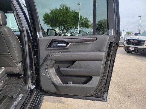 New 2026 GMC Yukon XL Elevation w/ Elevation Premium Package AWD/4WD image 11