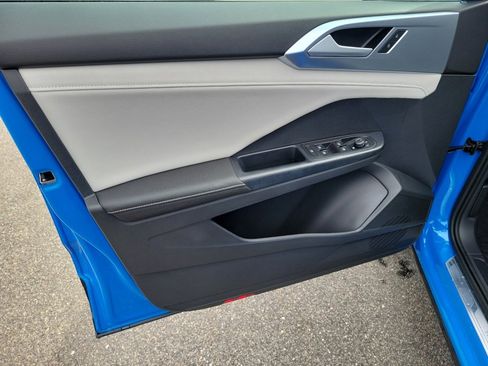 Certified 2025 Volkswagen Taos SE w/ Panoramic Sunroof Package image 36