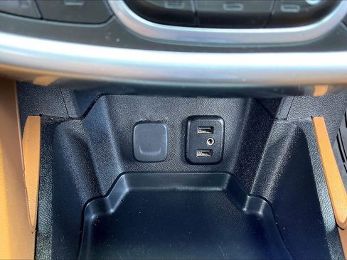 Used 2018 Chevrolet Volt Premier w/ Driver Confidence Package FWD image 21