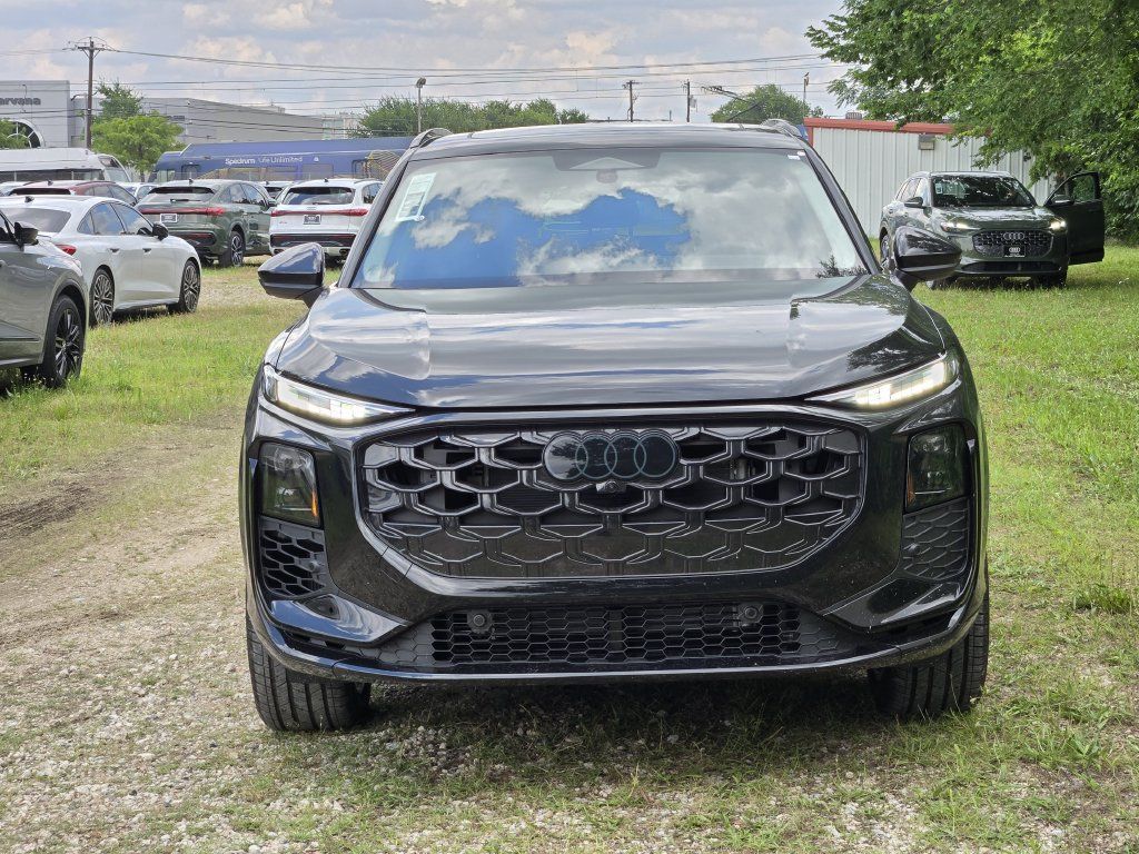 Used 2026 Audi Q3 quattro 2.0T w/ Driver Assistance Package AWD/4WD image 4