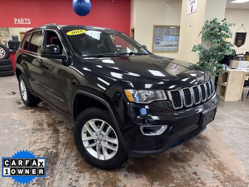 Used 2018 Jeep Grand Cherokee Laredo image 1
