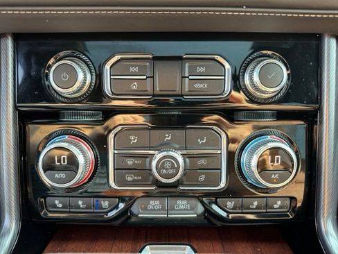 Used 2023 GMC Yukon XL Denali Ultimate AWD/4WD image 18