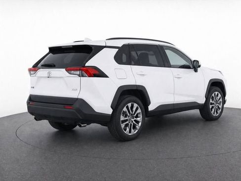 Used 2020 Toyota RAV4 XLE Premium FWD image 3