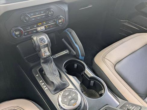 Used 2024 Ford Bronco Wildtrak image 13