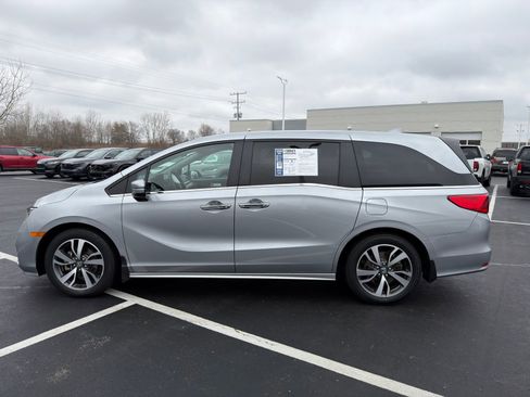 Used 2024 Honda Odyssey Touring image 3