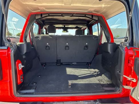 Used 2025 Jeep Wrangler Unlimited Rubicon AWD/4WD image 13