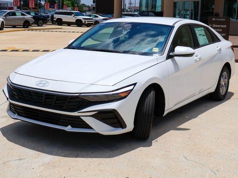 New 2026 Hyundai Elantra SE FWD image 28