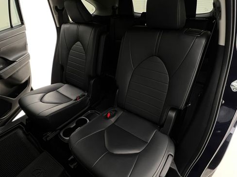 Used 2024 Toyota Highlander XLE image 15