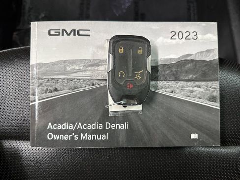Used 2023 GMC Acadia SLT AWD/4WD image 43