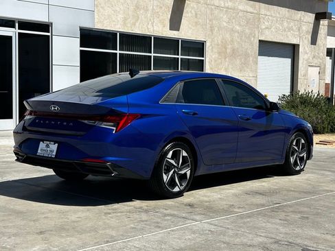 Used 2022 Hyundai Elantra SEL w/ Convenience + Premium Package FWD image 8