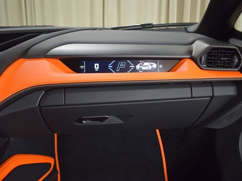 Used 2025 Lamborghini Revuelto image 20