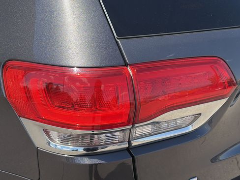 Used 2015 Jeep Grand Cherokee Summit AWD/4WD image 28