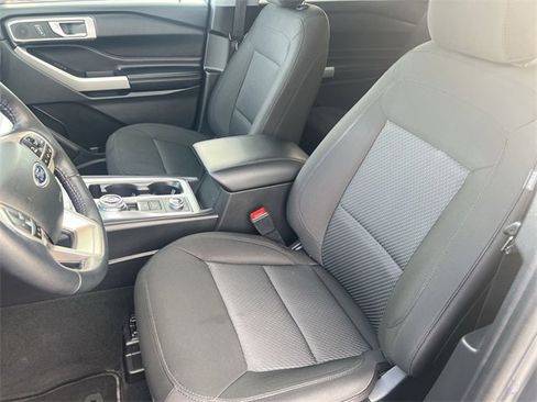 Used 2022 Ford Explorer XLT image 25