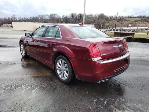 Used 2019 Chrysler 300 Touring L w/ Quick Order Package 22F image 3
