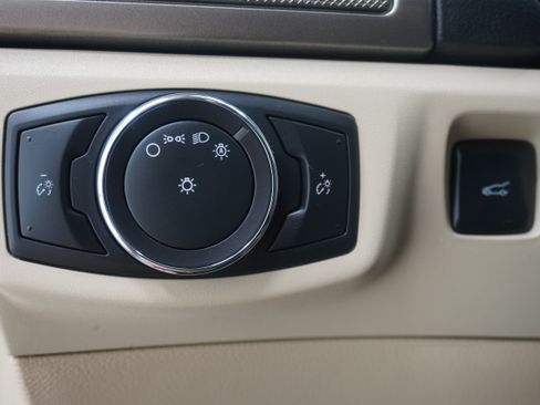 Used 2016 Ford Fusion SE FWD image 21