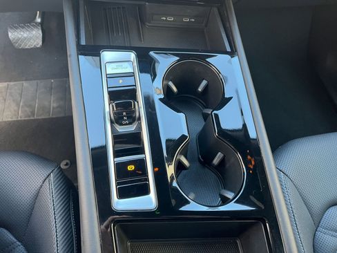 Used 2025 Volkswagen Atlas Cross Sport SE image 44